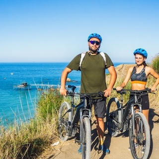 Costa dei Trabocchi: E-Bike, Sunset, and Aperitivo Suspended Over the Sea