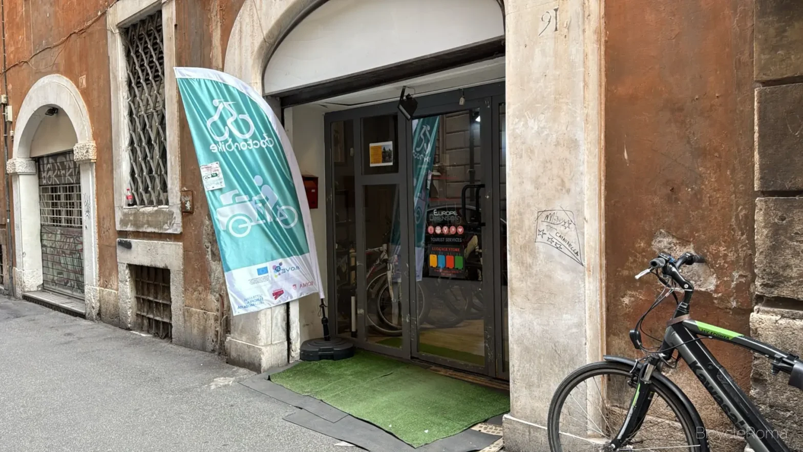 Bike rental in Piazza Venezia: explore Rome in an eco-friendly way!