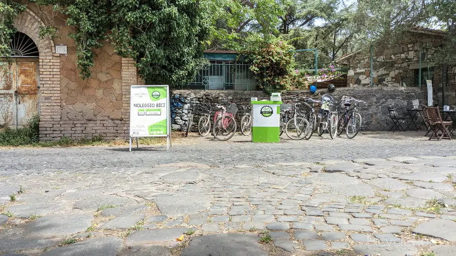 Bike rental at Appia Antica: experience an unforgettable adventure!